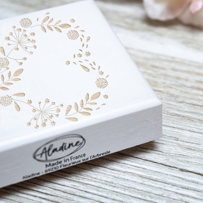 Aladine Tampon Naissance Bois – Inscription « Made With Love » – 3,5x3,5 Cm – Pour Faire-part Et Scrapbooking
